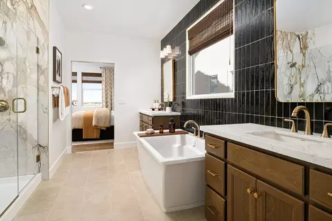Bath - 2337 Front St, Tracy, CA 95377 photo 2 of 3