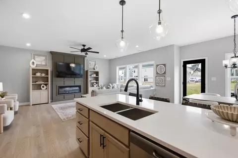 Kitchen - 175 Westwoods Rd, Wright City, MO 63390 photo 4 of 10