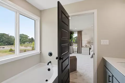 Bath - 175 Westwoods Rd, Wright City, MO 63390 photo 2 of 5
