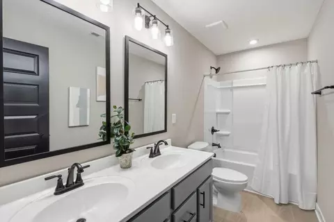 Bath - 175 Westwoods Rd, Wright City, MO 63390 photo 4 of 5