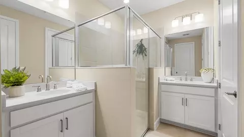 Bath - 725 Sky Shade Dr, Apollo Beach, FL 33572 photo 5 of 6