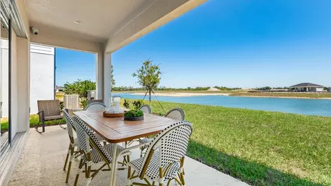 Exterior - 725 Sky Shade Dr, Apollo Beach, FL 33572 photo 6 of 13
