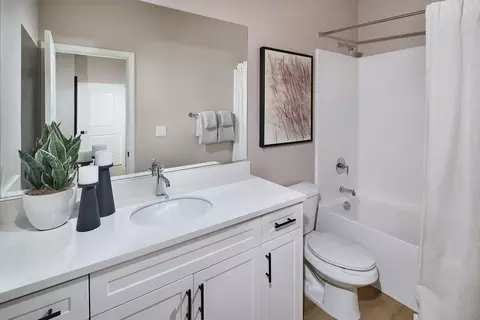 Bath - 12634 Hampton Ave, Eastvale, CA 92880 photo 1 of 3