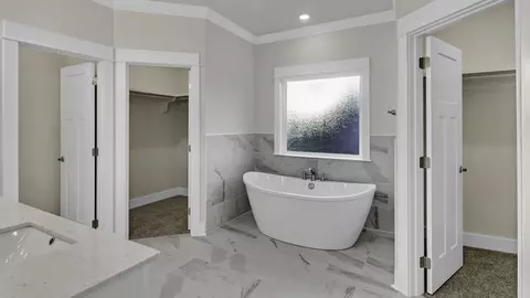 Bath - 7045 Regency Ln SE, Gurley, AL 35748 photo 2 of 10