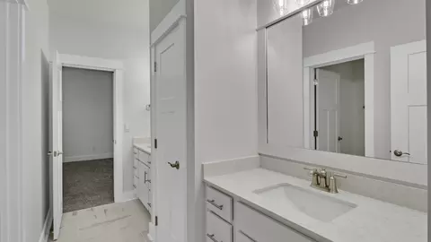 Bath - 7045 Regency Ln SE, Gurley, AL 35748 photo 5 of 10