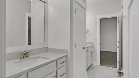 Bath - 7045 Regency Ln SE, Gurley, AL 35748 photo 7 of 10