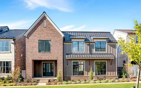 2316 Quarry Trails Dr, Columbus, OH 43228