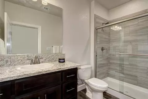 Bath - 1165 Nicklaus Rd, Galt, CA 95632 photo 1 of 4