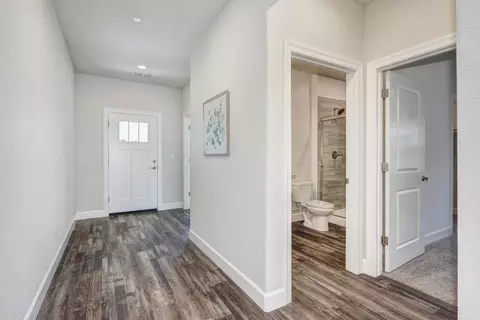 Entry Way - 1165 Nicklaus Rd, Galt, CA 95632 photo 5 of 7