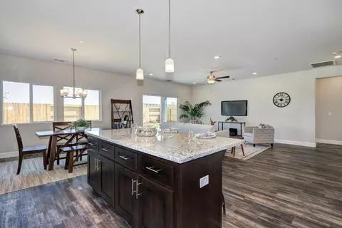 Kitchen - 1165 Nicklaus Rd, Galt, CA 95632 photo 4 of 8