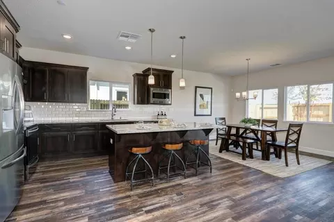 Kitchen - 1165 Nicklaus Rd, Galt, CA 95632 photo 5 of 8