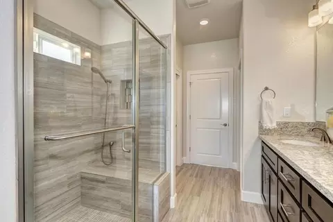 Bath - 1165 Nicklaus Rd, Galt, CA 95632 photo 3 of 4