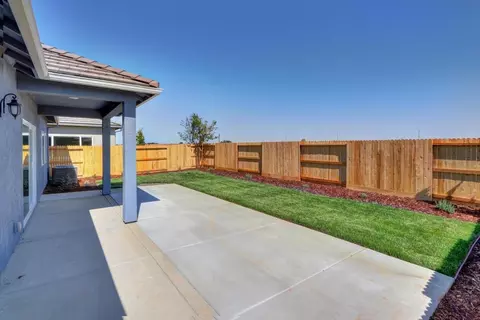 Exterior - 1165 Nicklaus Rd, Galt, CA 95632 photo 6 of 27