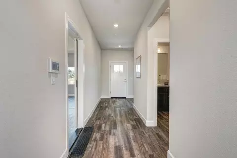 Entry Way - 1165 Nicklaus Rd, Galt, CA 95632 photo 4 of 7