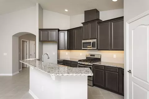 Kitchen - 5328 Teirgarten St, Saint Cloud, FL 34771 photo 4 of 7