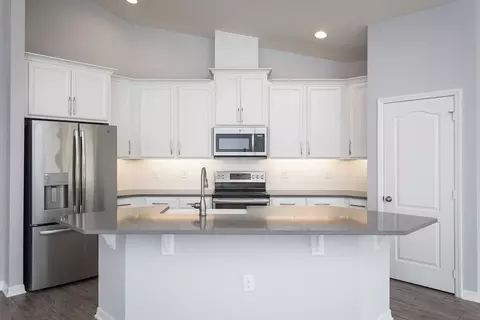 Kitchen - 5328 Teirgarten St, Saint Cloud, FL 34771 photo 5 of 7