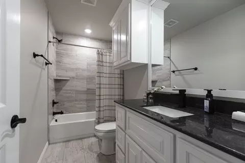 Bath - 2920 E Northampton St, Broken Arrow, OK 74014 photo 9 of 23