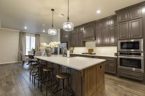 Kitchen - 2920 E Northampton St, Broken Arrow, OK 74014 photo 8 of 17