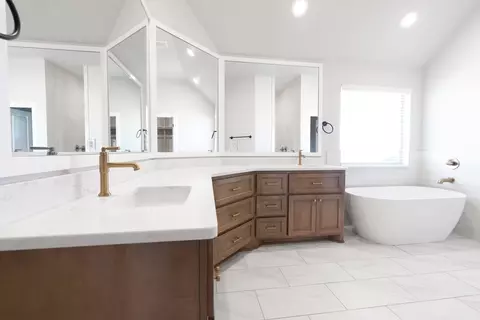 Bath - 2920 E Northampton St, Broken Arrow, OK 74014 photo 12 of 23