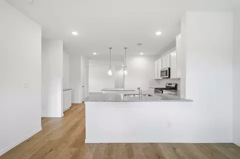 Kitchen - 14128 Biscayne Trl, Conroe, TX 77303 photo 4 of 10