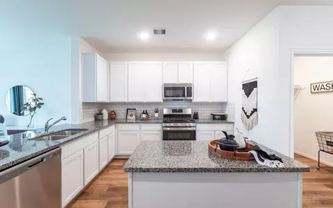 Kitchen - 14128 Biscayne Trl, Conroe, TX 77303 photo 6 of 10