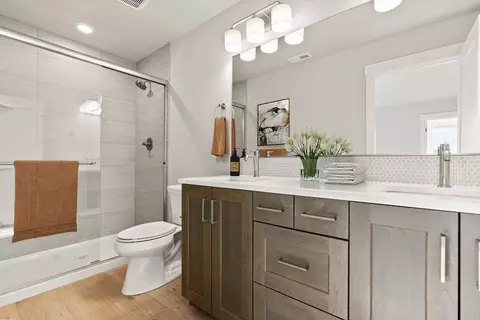 Bath - 3867 Eagle Rd, Bend, OR 97701 photo 1 of 1
