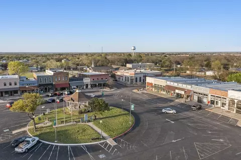Exterior - 6517 Adderly Rd, Pilot Point, TX 76258 photo 7 of 11