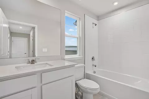 Bath - 13153 Oxeye Ln, Parrish, FL 34219 photo 1 of 3