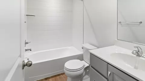 Bath - 202 Monteith Dr, Winchester, VA 22601 photo 3 of 5