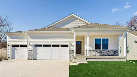 120 8th Ave NE, Altoona, IA 50009
