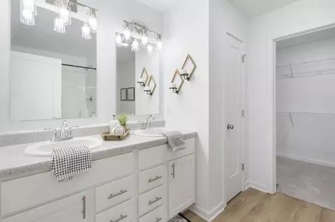 Entry Way - 879 S Orchard Way, Springfield, MO 65802 photo 1 of 1
