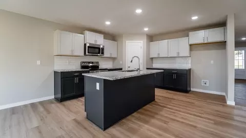 Kitchen - 879 S Orchard Way, Springfield, MO 65802 photo 3 of 4