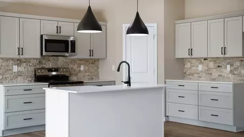 Kitchen - 879 S Orchard Way, Springfield, MO 65802 photo 2 of 4