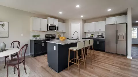 Kitchen - 879 S Orchard Way, Springfield, MO 65802 photo 4 of 4