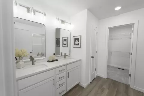 Bath - 879 S Orchard Way, Springfield, MO 65802 photo 3 of 4