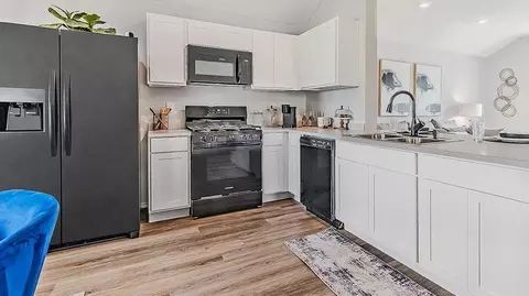 Kitchen - 11430 S 240th E Ave, Broken Arrow, OK 74014 photo 2 of 3