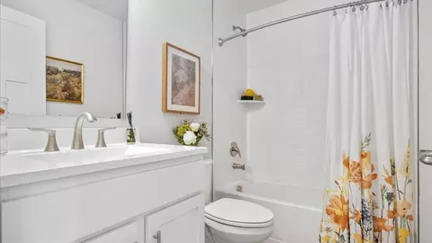 Bath - 54 Sumter Ave - Model, Ranson, WV 25438 photo 2 of 3