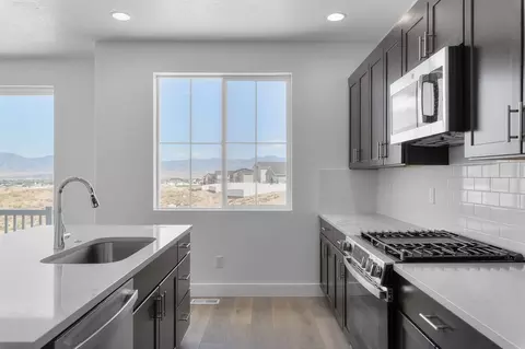 Kitchen - 6417 N Vernon Dr, Eagle Mountain, UT 84005 photo 2 of 5