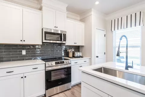 Kitchen - 273 Artimis Dr, Dalton, GA 30720 photo 5 of 6