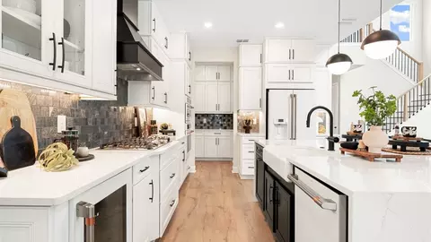 Kitchen - 7895 Interstellar Ave, Sarasota, FL 34241 photo 9 of 11
