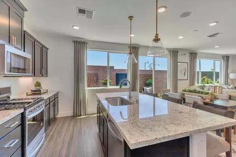 Kitchen - 1419 Roebling St, Lincoln, CA 95648 photo 5 of 8
