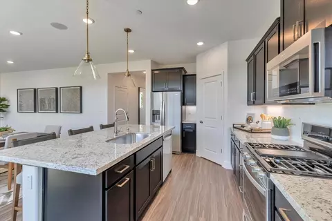 Kitchen - 1419 Roebling St, Lincoln, CA 95648 photo 2 of 8