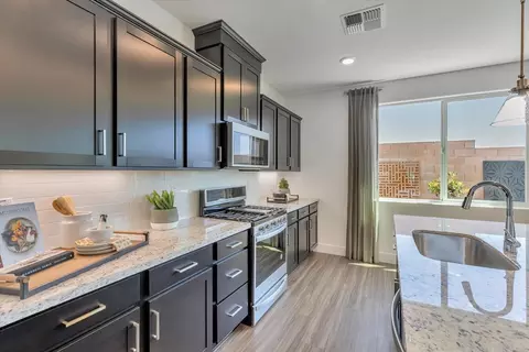 Kitchen - 1419 Roebling St, Lincoln, CA 95648 photo 6 of 8
