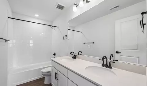 Bath - 3862 N Haleyville St, Aurora, CO 80019 photo 2 of 4