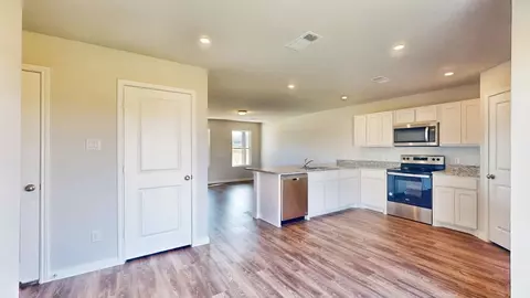Entry Way - 117 Irelyn Dr, Cleburne, TX 76031 photo 2 of 5