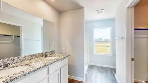 Bath - 117 Irelyn Dr, Cleburne, TX 76031 photo 2 of 5
