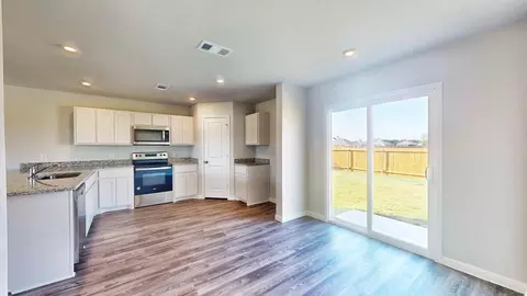 Kitchen - 117 Irelyn Dr, Cleburne, TX 76031 photo 5 of 9
