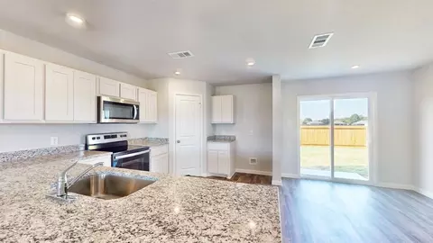 Kitchen - 117 Irelyn Dr, Cleburne, TX 76031 photo 4 of 9