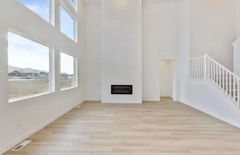 Living - 322 S 1050 E, Salem, UT 84653 photo 1 of 3