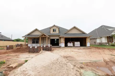 3200 Broadmoore Dr, Moore, OK 73160